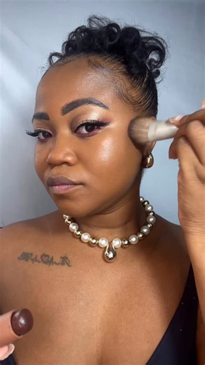 𝐒𝐭𝐚𝐟𝐟𝐨𝐧𝐲 𝐒𝐚𝐧𝐭𝐨𝐬 on Instagram: "Tutorial de Maquiagem- Soft Produtos: ✨Olhos • Corretivo da @mascavo , cor 39N • Paleta de sombra da @rubyrosebrasil , da linha Rodeo Sparkle • Sombra CANYN • Sombra LEATHER • Sombra COYOTE • Lápis de olho da MISSLIN • Delineador da @misslyncosmetics ✨Rosto • Base da @facebeautifuloficial , cor L09 • Corretivo da Mascavo, cor 42W • Contorno da Mascavo, cor TOFFEE • Blush da Mascavo, cor PLUM Para selar o rosto (produtos em pó) • Pó bronzeado acetinado