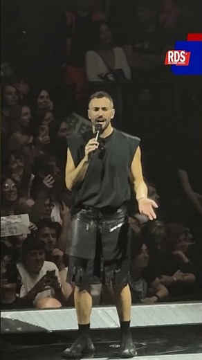 Marco Mengoni canta a cappella Cambiare di Alex Baroni al concerto a Roma | RDS Shorts