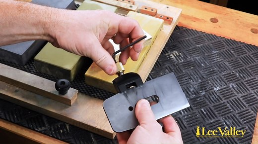 The tried-and-true design of a side-clamping guide is familiar to most woodworkers. Our side-clamping honing guide is a piece of modern-day engineering that improves on this established design while maintaining the flexibility of this type of guide. Chisels and plane blades ranging from 1/8" (3mm) to 2 1/2" fit securely for accurate honing. The unique three-point holding position holds odd shapes such as plow and shoulder plane blades. Made in Canada. Learn more... https://bit.ly/3wRT2lm | Lee V