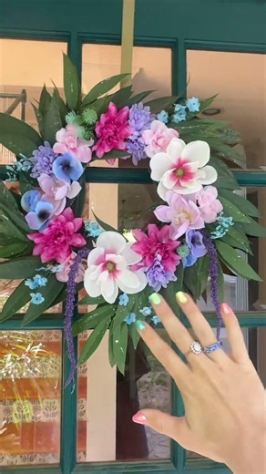 Make a dollar tree wreath!! This was such a fun project Dollar Tree #dollartreeprojects