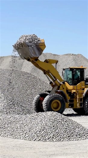 Wheel Loader's Bucket Capacity in Action #automobile #xcavator #constructionequipment