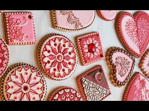 How to Stencil a Cookie (The Basics)