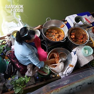 462K views · 5K reactions | This couple serves Thai Fish Cakes on a row boat at floating market  | Bangkok Foodie | Facebook