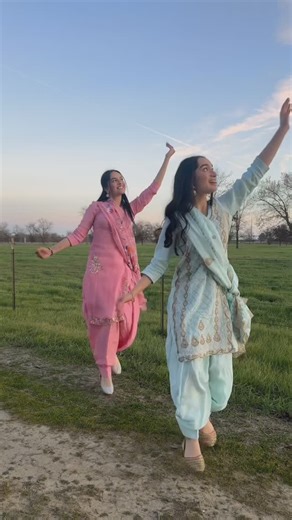 palkpreet on Instagram: "double addi💗 song by @gsidhuonline choreo: @learn2bhangra_ #explorepage #giddha #punjabi #bhangra #punjabisong #gsidhu"