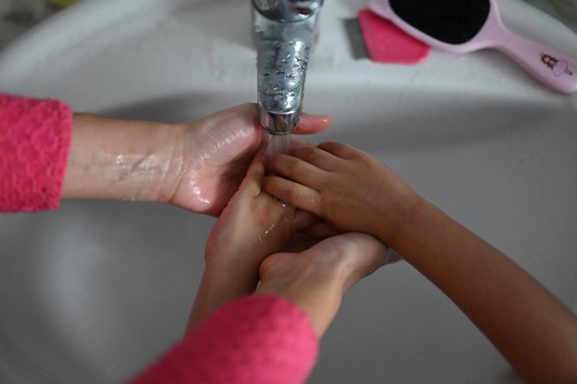 How to teach your kids handwashing