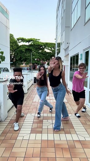 Trending Dance: Wait