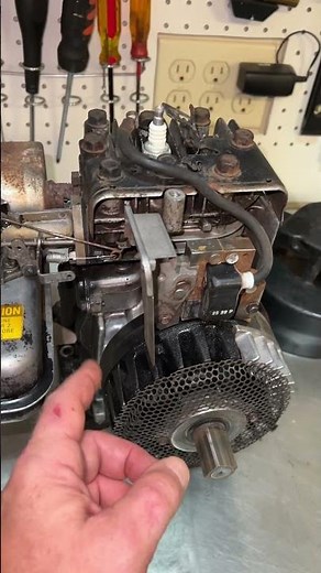 How Does A Small Engine Governor Work: Briggs & Stratton Air Vane Governor #shorts