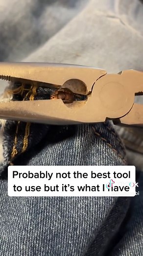 Upcycling Fashion: Removing Rivets from Jeans for DIY Projects