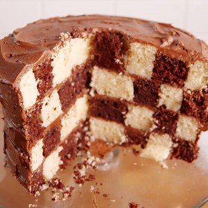 915K views · 14K reactions | This Checkerboard Cake has a crazy hack...