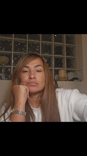 Embracing Menopause Naturally Menopause is a powerful transition — a time of change, renewal, and deeper connection with your body. While every woman’s journey is unique, nature offers incredible support to help balance hormones, lift energy, and clear the brain fog!! Here are some of my favourite natural remedies for navigating perimenopause and menopause with grace. 1. Red Clover is a gentle plant rich in phytoestrogens — natural compounds that mimic estrogen in the body. It helps reduce hot f