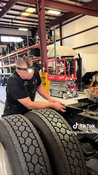 Semi Truck Repair Services in Chicago for Ukrainians