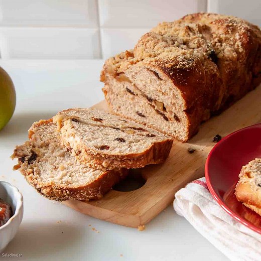 Sweet Apple Cinnamon Bread Machine Loaf