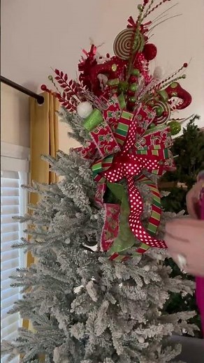 How to add a tree topper to your Christmas Tree