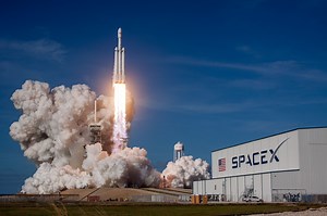 Success! SpaceX Launches Falcon Heavy Rocket on Historic Maiden Voyage