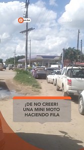 2.4M views · 20K reactions | #Comunidad| De esta manera pasan el tiempo y se divierten los que esperan en las colas por combustible. Fuente: redes sociales ▶️ Más información en www.reduno.com.bo #Moto #Reducción #Combustible | Red Uno de Bolivia | Facebook