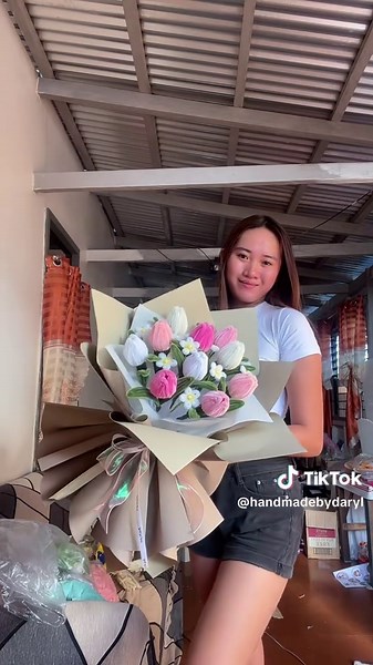 How to Create a Stunning Tulip Bouquet