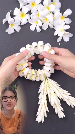 How to make a fresh plumeria lei. #reelsviral: #plumeriaflower #flower-tutorial #easy #tips | April lay ဧပရယ်လေး
