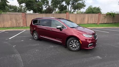 2023 Chrysler Pacifica Plug-in Hybrid Pinnacle | Road Trip Review
