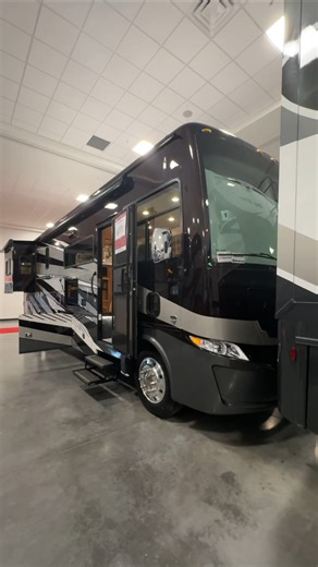 The 2023 Tiffin Motorhomes Allegro 32SA features a rear private bedroom with a king bed slide that has an egress window behind it. Plus, it has a separated bathroom and toilet. ◾ Hydraulic Automatic Leveling Jacks ◾ Outdoor Entertainment ◾ Lighted Basement Storage Discover more about the Allegro: https://fal.cn/3zUgI | General RV Center