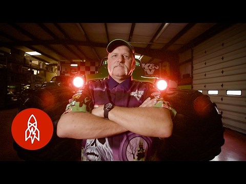 GRAVE DIGGER: The Definition of a Monster Truck