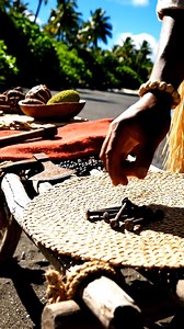 🔥 LOS CLAVOS QUE CAMBIARON LA HISTORIA DE TAHITÍ ⚓ el extraño comercio que debilitó un imperio en pleno océano El 23 de junio de 1767 el HMS Dolphin llegó a Tahití sin imaginar que algo tan pequeño como un clavo terminaría alterando el destino de una isla entera. Al poco tiempo comenzó un intercambio constante entre marineros británicos y habitantes locales, quienes veían el hierro como un recurso invaluable y difícil de fabricar. Lo que empezó como un comercio sencillo se transformó rápidament