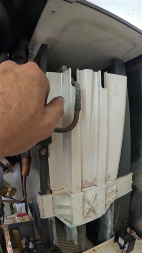 64K views · 1K reactions | Scotsman ice machine, since this was a relatively fast simple diagnostic, we spend a moment for a quick crude rundown on the Scotsman brand of ice machine. Each manufacturer does things a little differently and its interesting to myself to learn those differences and essential as a technician to be able to diagnose them. #hvac #hvacapprentice #hvactechnician #refrigerationtech #icemachinerepair | Let's Be Techs | Facebook