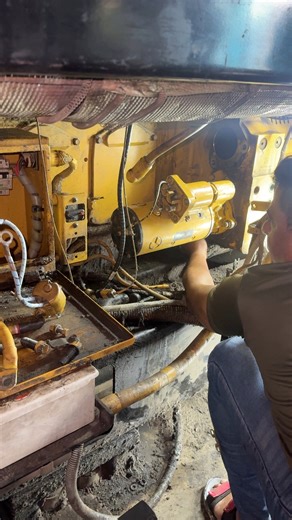 2.1K views · 103 reactions | Starting motor installation of Caterpillar gas generator G3512H ‍ #startingmotor #reels #mechanical #service #mechanics #mechanic | Engine Xpress | Facebook