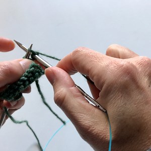 Learn to Knit: How to Work the Alternating Cable Cast-On – Stolen Stitches