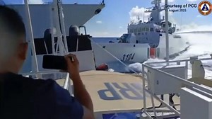 Collision entre deux navires chinois qui poursuivaient un bateau philippin (vidéo)