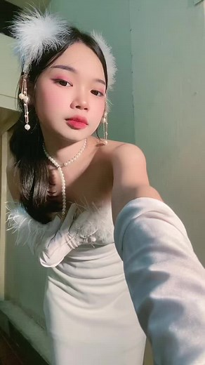 Stunning White Christmas Outfit Ideas for Winter