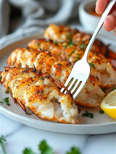 Broiled Lobster Tails with Garlic Butter 🦞✨ Tender, juicy, and the ultimate restaurant-style dinner! 📝 Ingredients: 2 lobster tails (about 200–250g each) 4 tbsp unsalted butter, melted 2 cloves garlic, minced 1 tsp paprika 1 tsp lemon juice Salt and pepper, to taste 1 tbsp fresh parsley, finely chopped Lemon wedges, for serving 🍴 How to prepare it: 1️⃣ Prepare the lobster tails: Using kitchen scissors, cut the top shell lengthwise and pull the meat up, resting it on top — luxury dinner look a