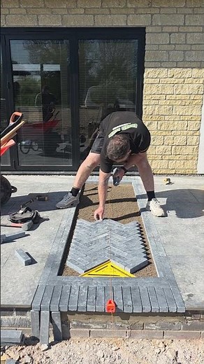 How to lay herringbone style pathway 🧞‍♂️ #garden #patio #dewalt #herringbone
