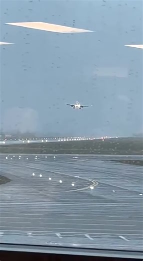 #Aterrizaje_perfecto_😍 | Avion Aterrizando