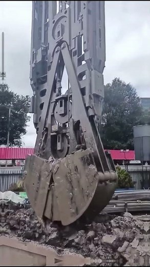 The Deep Digging Clamshell Bucket Machine