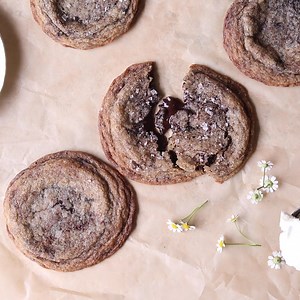 The very BEST Giant Salted Espresso Hot Fudge Cookies for your summer weekend baking. Easy homemade chocolate fudge sauce stuffed into the best buttery cookies. YES, it’s true, and they are SO VERY GOOD! Each cookie dough ball is hand stuffed with a ball of frozen fudge and sprinkled with espresso salt before baking them to perfection. There’s nothing not to love about these sweet hot fudge stuffed cookies. Each bite is slightly crisp on the edges with a warm center full of gooey melted fudge sa