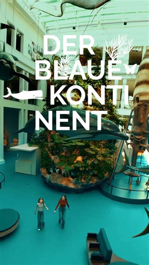 Übersee-Museum Bremen on Instagram: "DER BLAUE KONTINENT – INSELN IM PAZIFIK 🌊 Ozeanien hautnah und interaktiv erleben! In der neuen Ausstellung könnt ihr eine Runde surfen, einen lebensgroßen Fischschwarm beobachten oder zum schillernden Korallenriff abtauchen. ✨🪸 Das neue Herzstück der Ausstellung: eine neun Meter hohe, bepflanzte Insel mit digitalem Wasserfall – mit Lounge im Inneren. 🌴 #überseemuseum #DerBlaueKontinent #visitbremen"