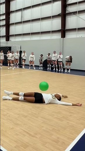 Girl Volleyball Ballon Challenge is fun to try. #volleyball #athlete #challenge #sports #competition