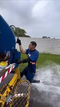 This garbage collector's work is done with energy and enthusiasm, regardless of the circumstances.