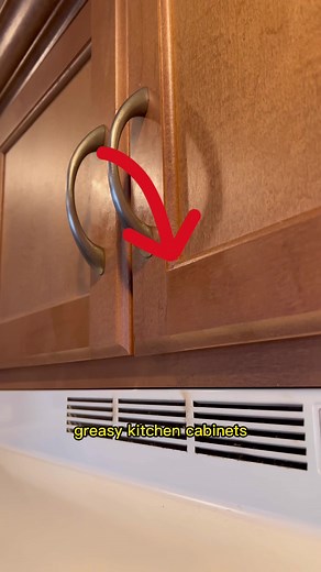 Easy Ways to Clean Greasy Kitchen Cabinets