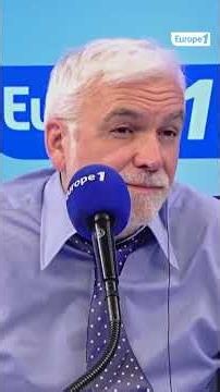 "Il y a une petite mode, beaucoup chez les humoristes dits de gauche de faire la morale"