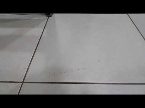 How to remove scratches on the porcelain tile floor