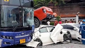 10K views · 17 reactions | A blue bus number 558 smashed into many cars on Rama 2 Road on Tuesday, Sept. 26, 2023. | Khaosod English | Facebook