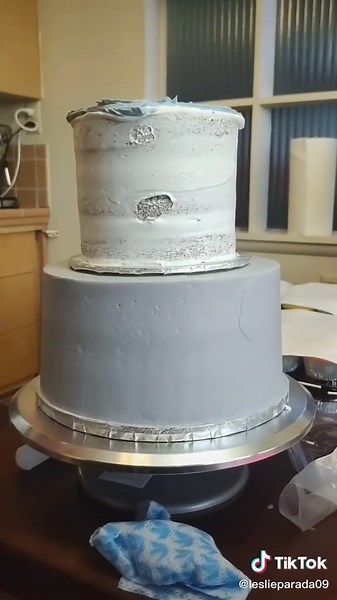 DIY Wedding Cake Tutorial: From Baker to Bride