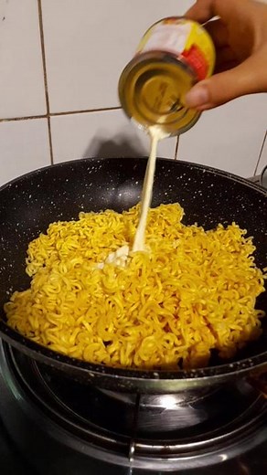 Sweet and Spicy Pancit Canton with Cheese Recipe