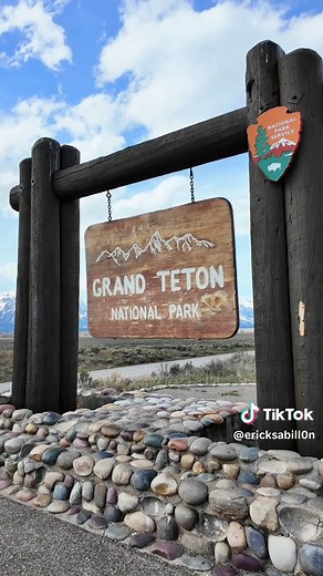 📍Yellowstone National Park / Dirección: 🛻Entrada Este / 15 N Fork Hwy, Cody, WY 82414 🚙Entrada Norte / 2819 US-89, Gardiner, MT 59030 🚘Entrada Oeste / 251 Echo Canyon Rd, West Yellowstone, MT 59758 🚗Entrada Sur / 100 Grassy Lakes Rd, Moran, WY 83013 #Yellowstone #verano #viajes #travel #parati #camping #acampar #roadtrip #yellowstonenationalpark #wyoming #california #hiking