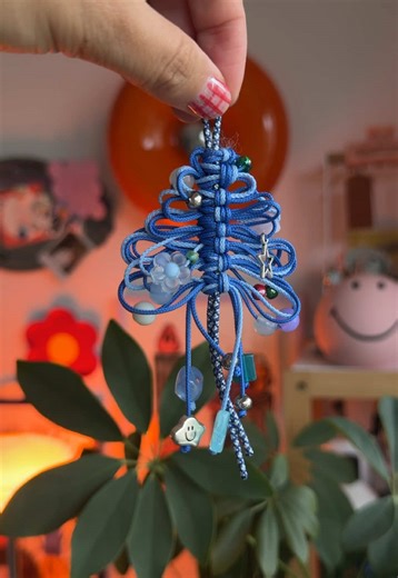 festive keychains that you can probably carry all year round??! Yes please 🥰 if you wanna make your own I have a tutorial on my page 🎄💖✨