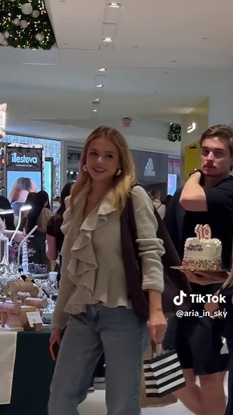 Flipping my 19th#trend #flightattendant #Aria_in_sky #reactions #usa | flight attendants