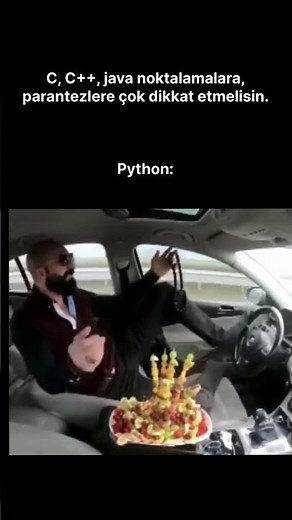C, C++, Java, C# noktalamalara, parantezlere çok dikkat etmelisin, o sırada Python - Yazılım meme