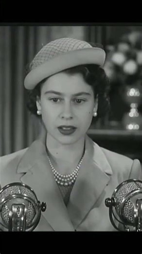 “Queen Elizabeth II’s First Royal Address (1952) – A Vintage Historic Moment”