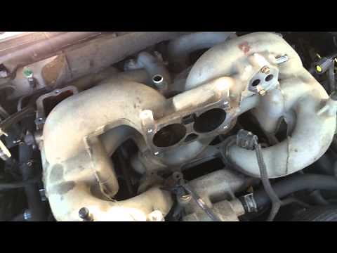 Lincoln Navigator EGR Valve Replacement & Upper Intake Removal 2003